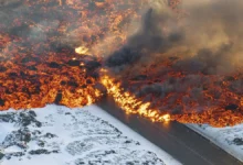حمم بركانية في إيسلندا ..  نيران على ثلوج بيضاء ومخاوف بين السكان