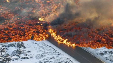 حمم بركانية في إيسلندا ..  نيران على ثلوج بيضاء ومخاوف بين السكان